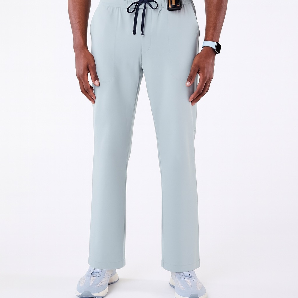 FIGS Men’s Cairo Cargo Scrub Pant in Dusty Blue with Short Inseam (NWT)